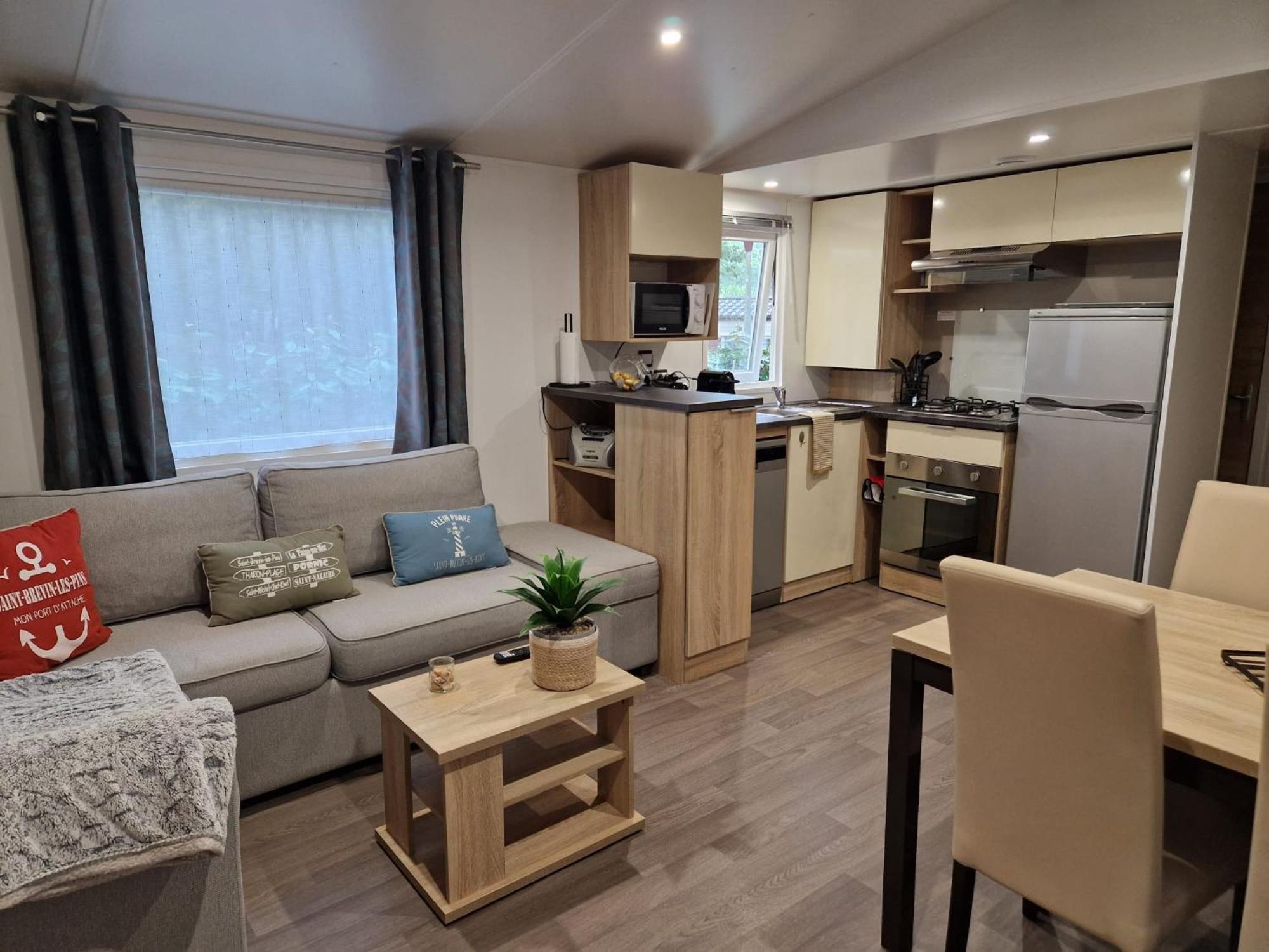Mobil Home Tout Confort 3 Chambres Camping Les Pierres Couchees Сен-Бревен-ле-Пен Екстер'єр фото